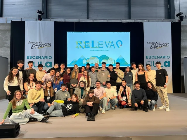 🥹 Hemos concluido nuestro proyecto RELEVA (Red de Estudiantes de la España Vaciada) de la mejor manera posible: en #Aula2025, durante la #SemanaDeLaEducación ✨

Un acto cargado de propuestas, ideas y experiencias para mejorar el día a día de las estudiantes del mundo rural, y que trasladamos a las administraciones para que se materialicen en políticas públicas 🫱🏻‍🫲🏼

❤️ Gracias a las personas ponentes en el acto por compartir su experiencia con nosotras, a @feriaaula por abrirnos sus puertas y acogernos, y a las participantes del proyecto por el trabajazo hecho 🫶🏼

#RELEVA #AULA #AULA25